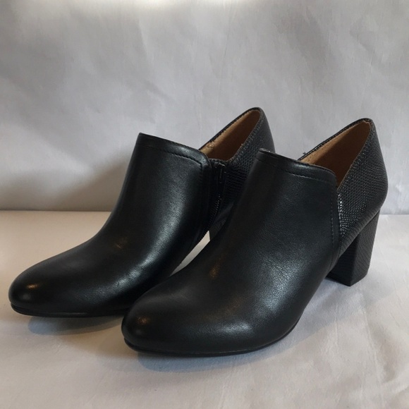 NWOT black faux leather Naturalizer Misha shooties block heel ankle boots size 7 - Picture 1 of 12